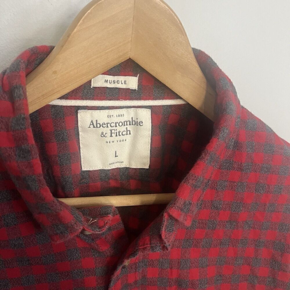 Abercrombie & Fitch Red Plaid Muscle Button Up Large - Picture 3 of 6